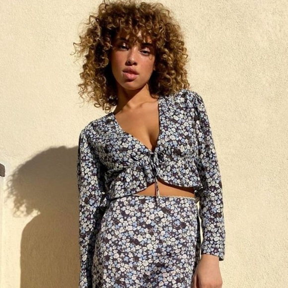 NWT Aritzia Sunday Best New Cropped Tie Front Blouse Top Size S - Picture 2 of 14